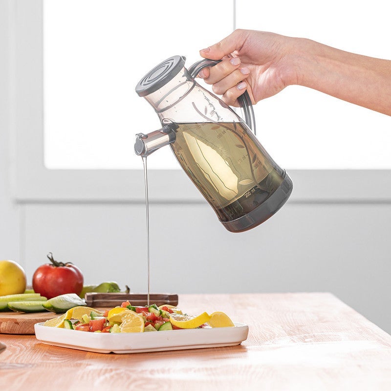 QLUX 700ml Plastic Oil Dispenser with Precision Spout - Image 1